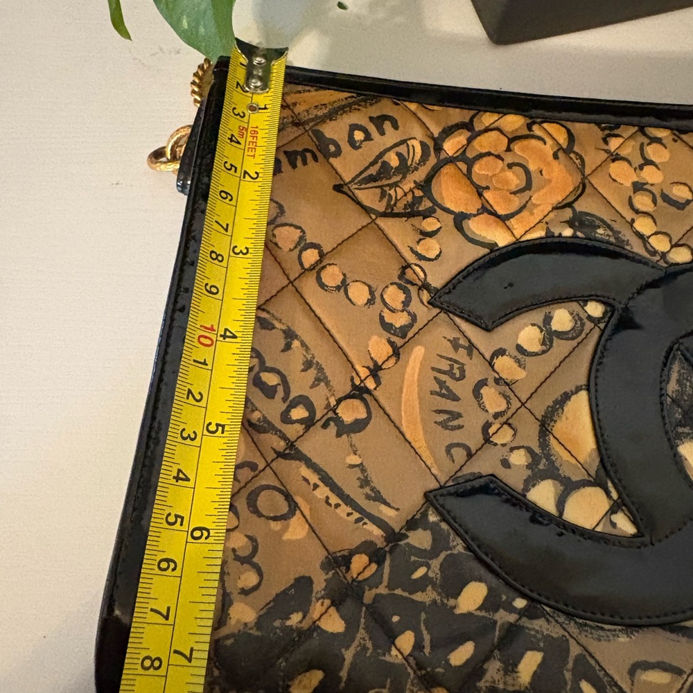 CHANEL Medallion Patent Leather Large Clutch - Picture 9 of 12